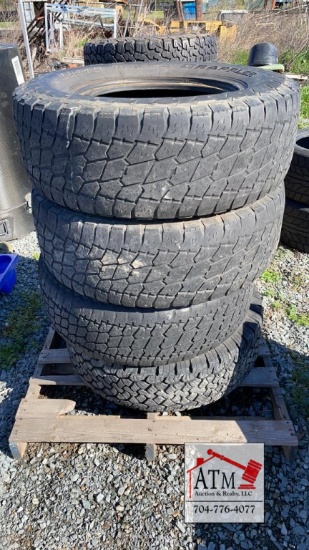 (4) 285/70R17 Tires