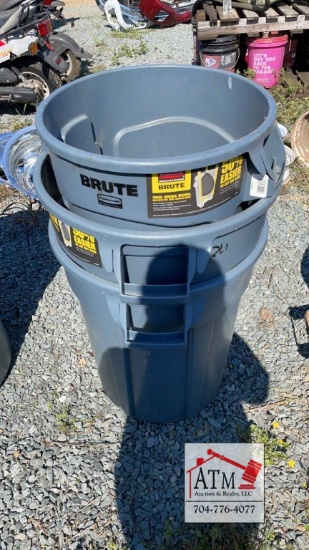 (3) NEW Brute Trashcans