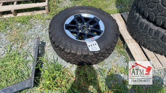 2022 Jeep Rubicon Factory 285/70R17 Tire/Wheel
