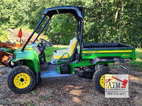 HPX John Deere Gator 4x4 with Bed Liner