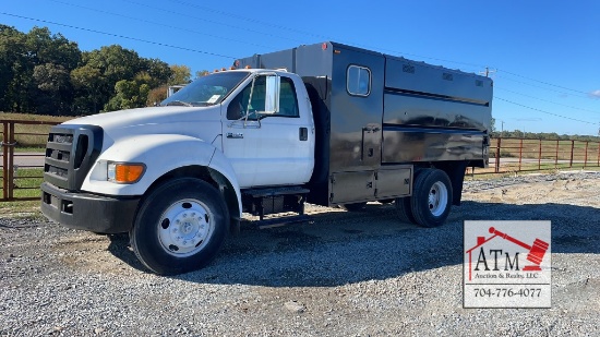 2004 Ford F-650 Chip Truck