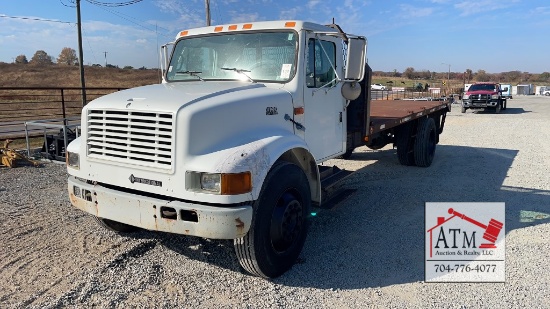 2000 International 4700 20’ Flatbed