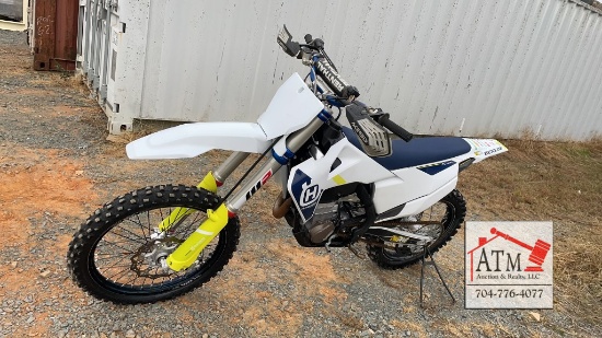 2019 Husqvarna FC 450 Dirt Bike