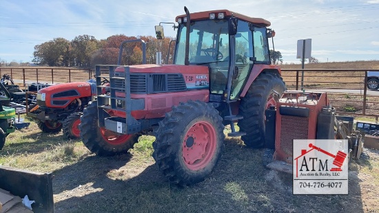 Kubota M-110 Tractor 4X4