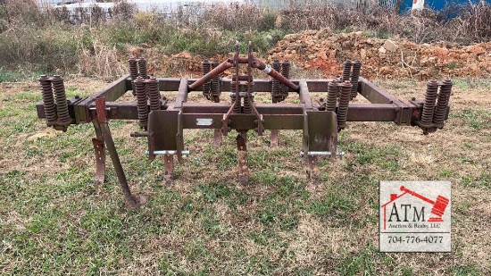 Massey Ferguson Chisel Plow - 3 Pt Hitch
