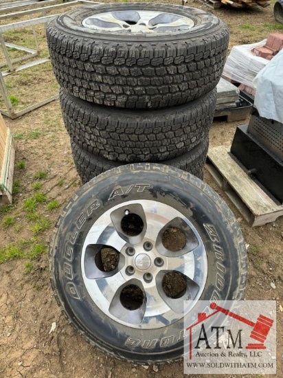 (4) 255/70R18 Jeep 5-Lug