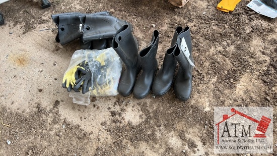 Dunlop Rubber Boots and Work Gloves