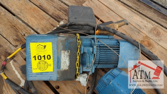 Demac 2200 LB Hoist