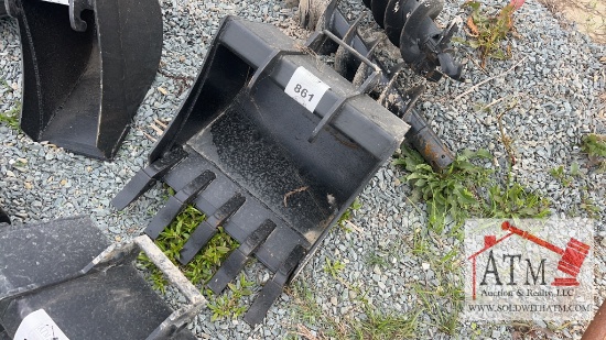 24" Bucket w/ Teeth - Backhoe Attachment