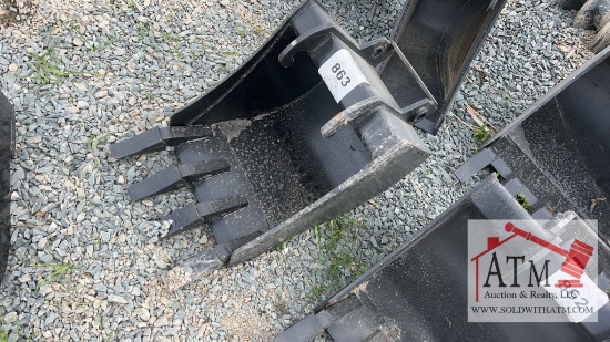 18" Bucket w/ Teeth - Backhoe Attachment
