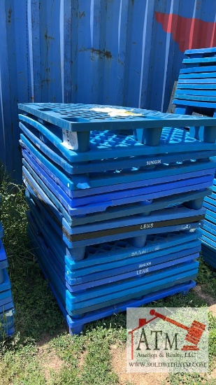 Plastic Pallet Stack
