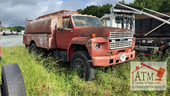 1986 Ford F-800 Fuel Truck (Non-Running)