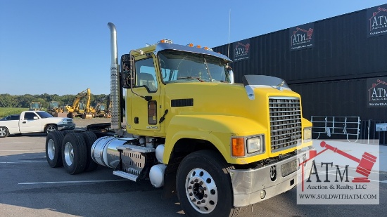 2015 Mack Pinnacle Day Cab