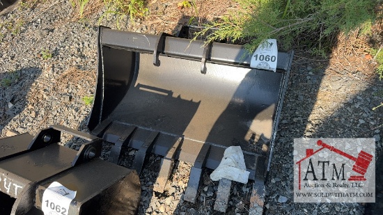 36" Bucket W/Teeth