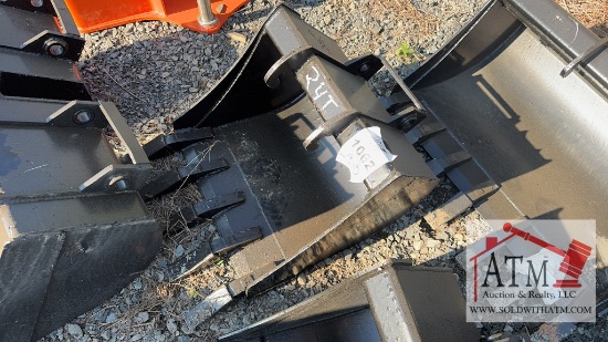 24" Bucket W/Teeth