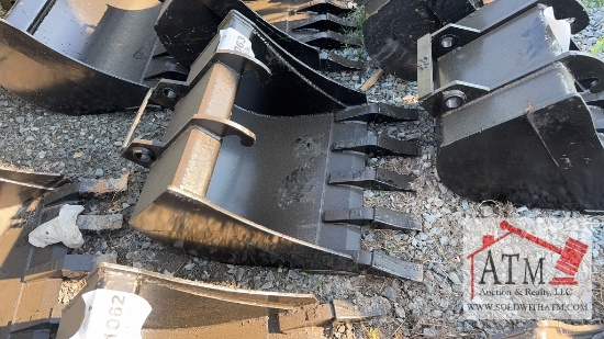 24" Bucket W/Teeth