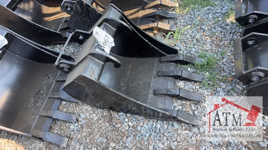 18" Bucket W/Teeth