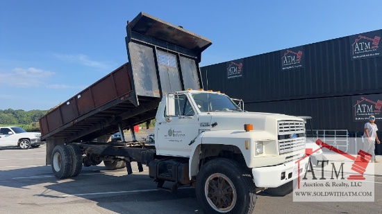 1993 Ford F-700 Dump Truck