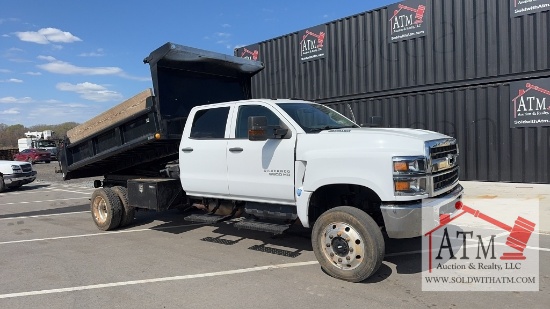 2019 Chevrolet 6500 HD 4X4 Dump (Salvaged Title)