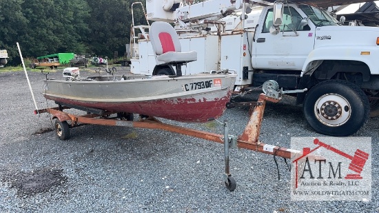 1957 Crestliner 14' Boat