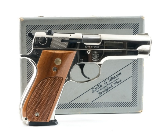 Smith & Wesson 39-2 9mm Pistol