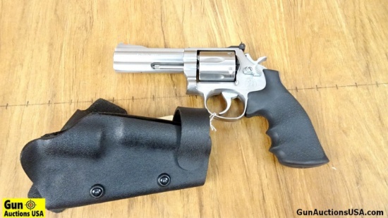 S&W, 686- .357 MAGNUM Revolver, Excellent Condition. BNS3298 Shiny Bore, Tight Action. 4" Barrel. Fu