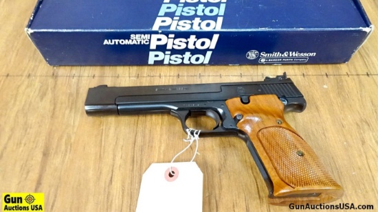 S&W 41 .22 LR TARGET Pistol. Like New. 5.5" Barrel. STUNNING Target Pistol. Produced in 1985. Deep c