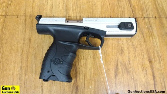 Walther SP22 M1 22LR Semi Auto Pistol. Very Good. 4" Barrel. Shiny Bore, Tight Action Features Facto
