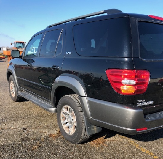 2004 Toyota Sequoia SR5