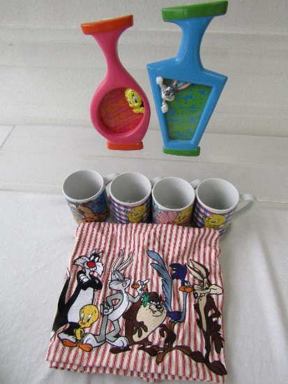 Looney Tunes Assorted Functional Collectibles. 7 Pc Lot. Apron, Picture Frames, Mugs.
