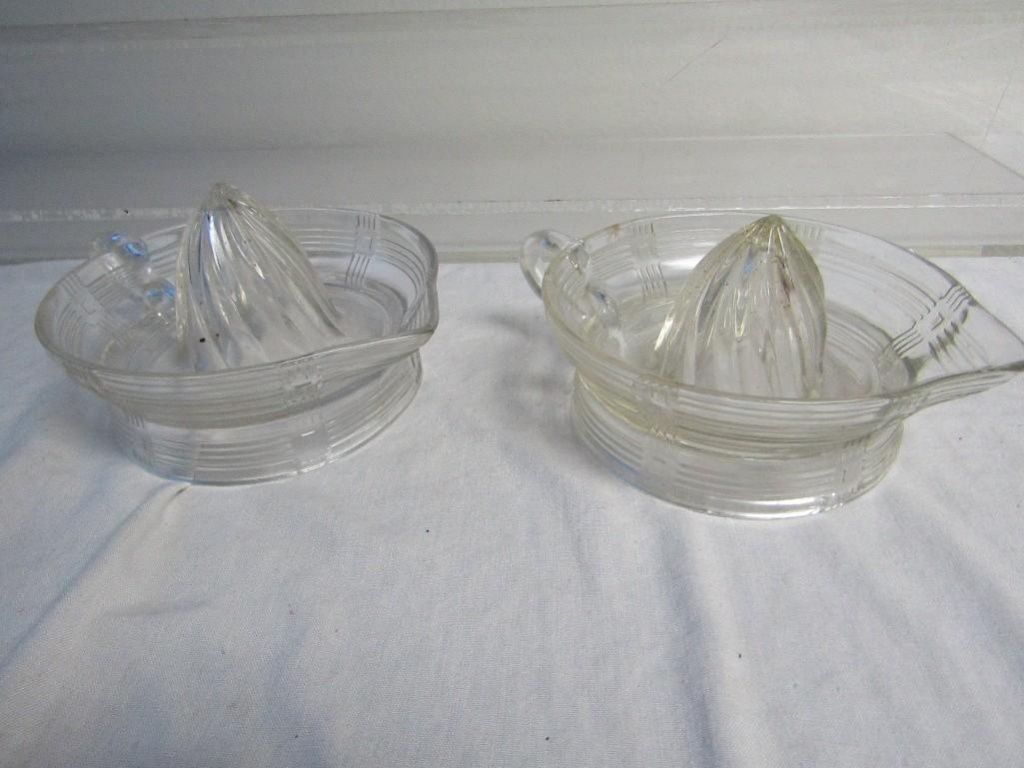 Lot Vintage Pair Of Clear Gl Orange Lemon Lime Juicer Reamer Vintage Pair Of Clear Gl Orange Lemon Lime Juicer Reamer
