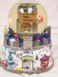 Bloomingdale's Big Brown Bag Musical Lighted Snow Globe w/Central Park and Twin Towers. New In Box.
