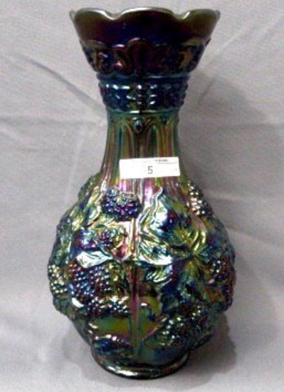 Imperial stunning elec purple Loganberry vase. Just Beautiful!!!