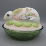 Fenton rabbit on nest hand painted, Lundusk