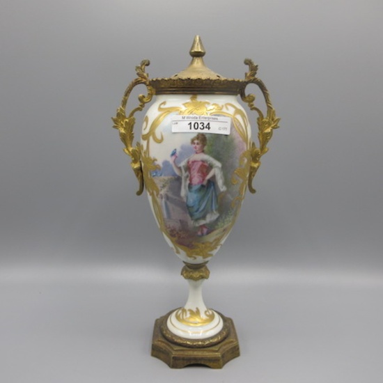 Serves portrait lidded urn w/ ormalu mounting- 11"