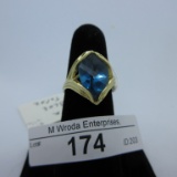 14K Gold Ring w/ blue topaz size 7.5