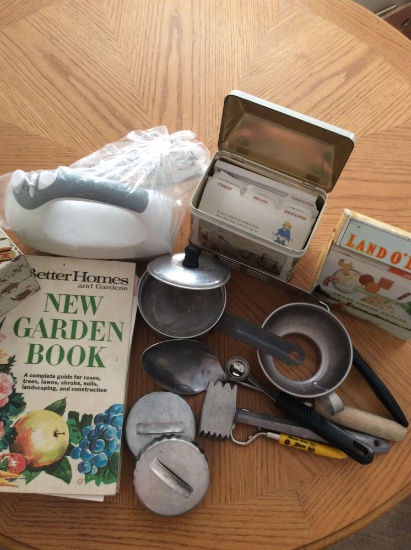 Vintage recipe and kitchen items