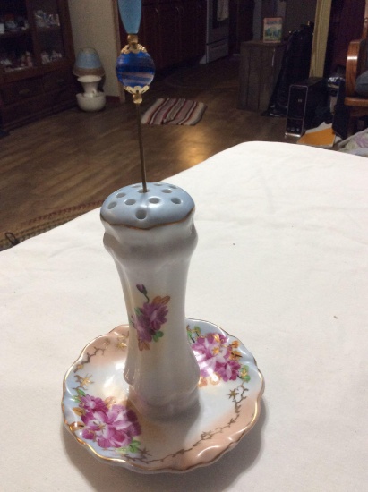 R S Prussia Hat Pin Holder wit hat pin