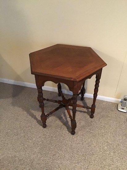 Octagon table