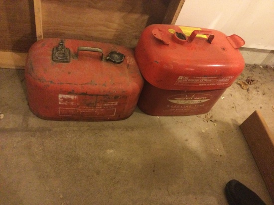 Outboard fuel tanks