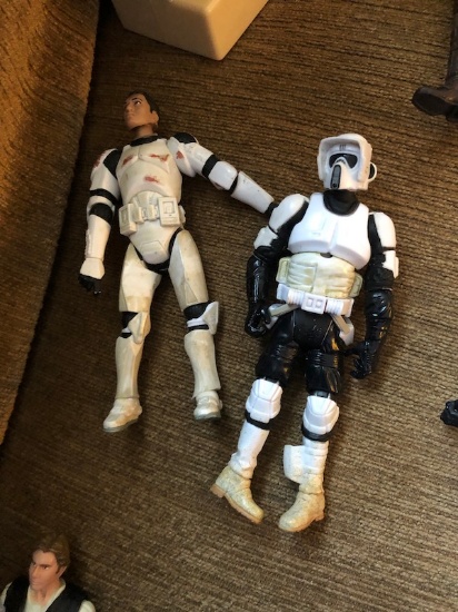 2 star wars figures