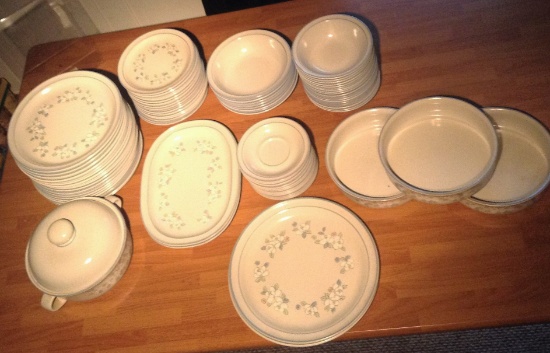 LARGE LOT OF DINNERWARE