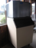 Manitowac Ice Machine with Scotsman 500# Ice Bin