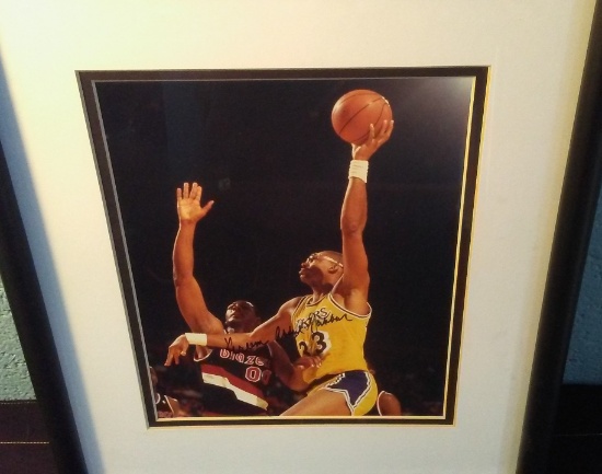 KAREEM ABDUL JABBAR AUTHOGRAPHED FRAMED PHOTO LAKERS HOF