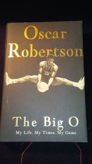 BOOK - OSCAR ROBERTSON "THE BIG O" FIRST EDITION HARDBACK