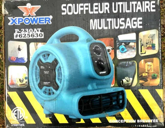 Souffleur Utilitaire Floor Fan w/ AUX Outlets - Xpower