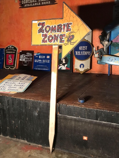 Zombie Zone Arrow Sign
