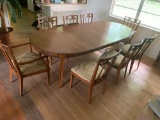 Vintage Solid oak dining table with 8 chairs and three leafs
