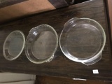 Quantity of three glass bakeware