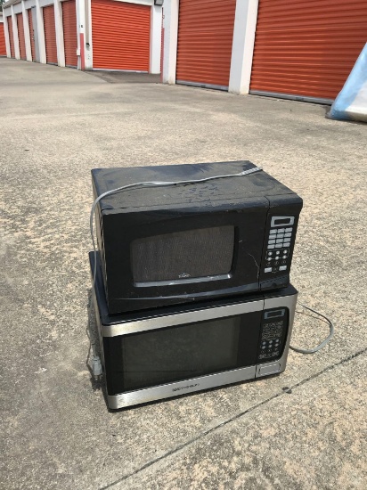 Qty of 2 microwave ovens
